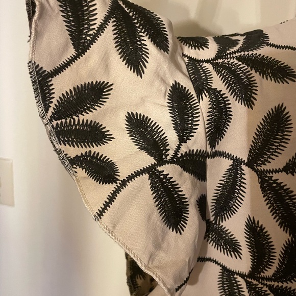 Luna Rae cream top with black embroidered leaves Sz XL - Picture 4 of 6